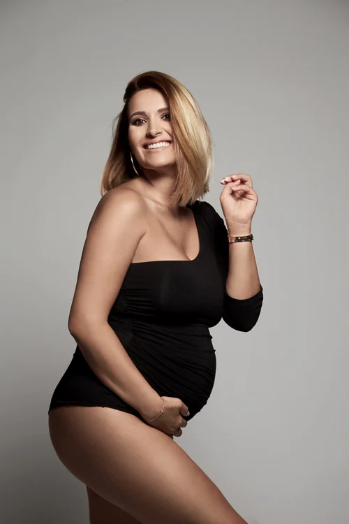 1 ela craciun insarcinata in 3 luni 3 jpg jpeg