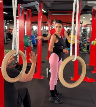 Adelina Pestrițu le dă clasă multora