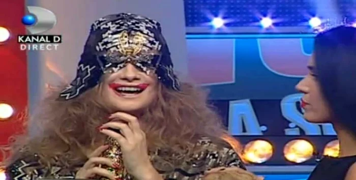 Iulia Albu nu a venit singură, ci cu găina sa