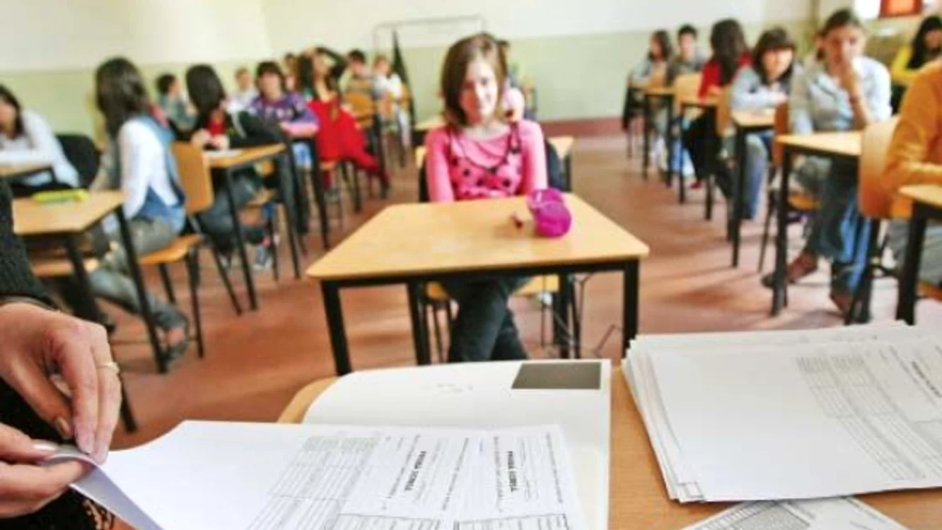 
    Elevii din clasele a VIII-a au dat astăzi simularea examenului de capacitate la limba și literatura română  