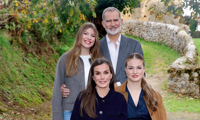 Letitzia, Felipe, Leonor, Sofia ai Spaniei în felicitarea de Crăciun din 2025, Profimedia (2) jpg