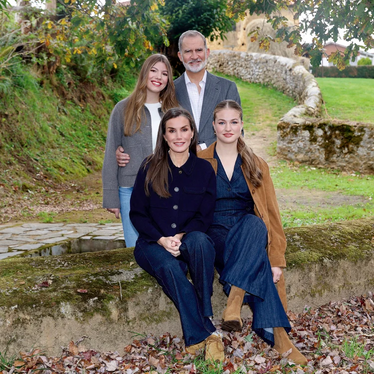 Letitzia, Felipe, Leonor, Sofia ai Spaniei în felicitarea de Crăciun din 2025, Profimedia (2) jpg