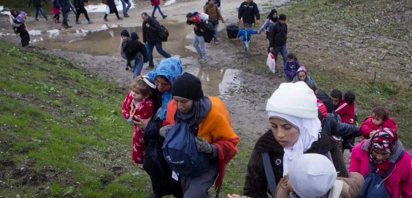 Mii de imigranţi continuă să ajungă în Balcani