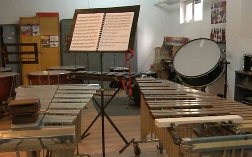 Instrumentele vechi pe care învaţă elevii