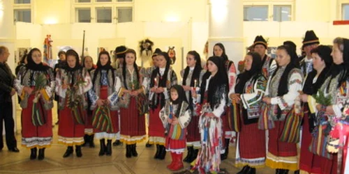 Colindele anunţă venirea sărbătorilor