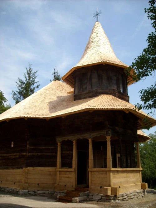 biserica lemn