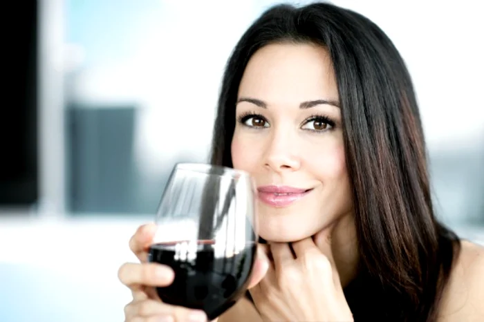 
    S-a dovedit că vinul, în cantități moderate, este foarte benefic pentru sănătateFoto: livetradingnews.com  