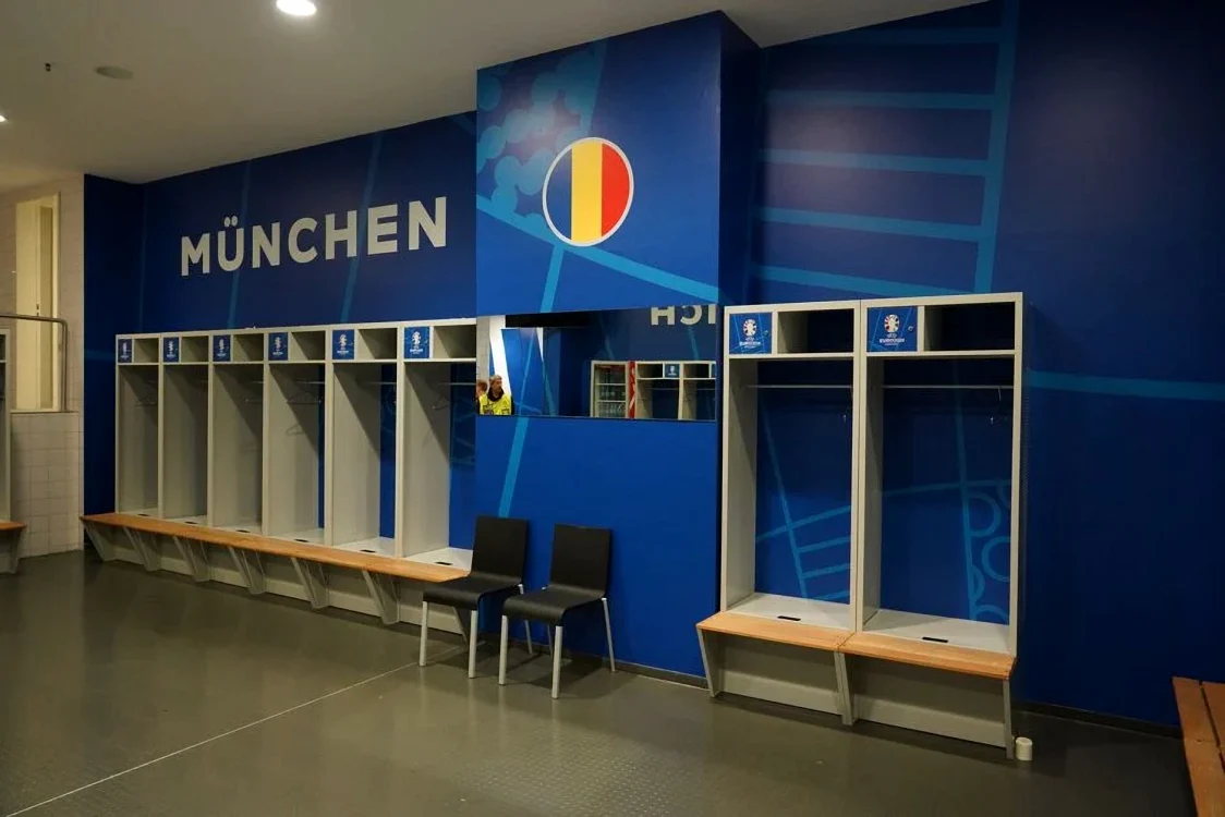 Vestiarul României, după meciul cu Olanda, de la Munchen. Foto FRF