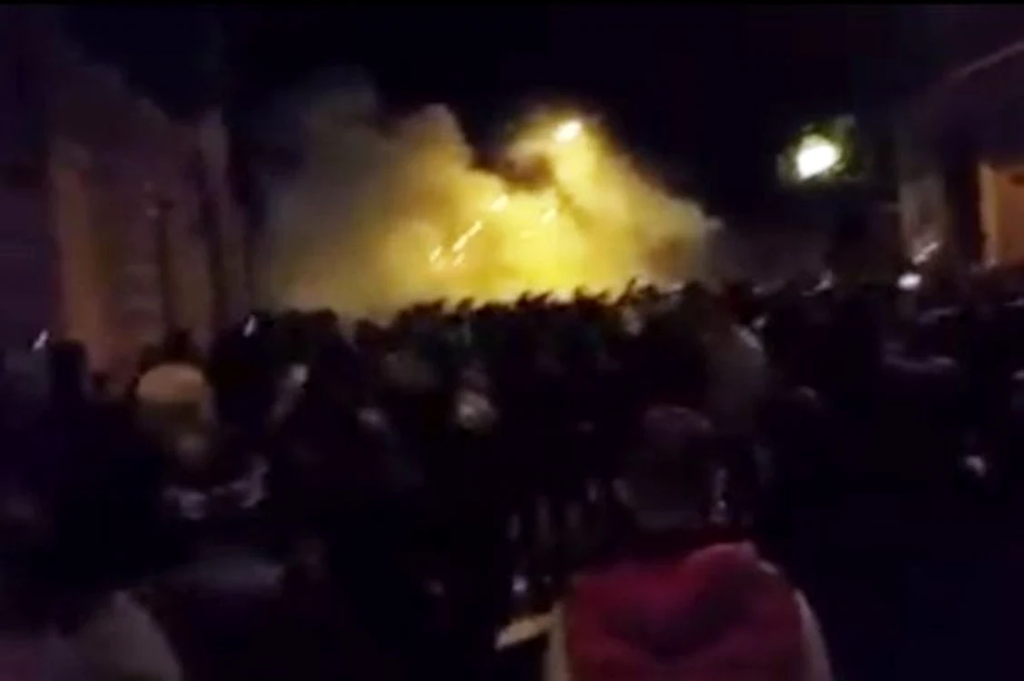 Românii au fost atacaţi cu gaze lacrimogene