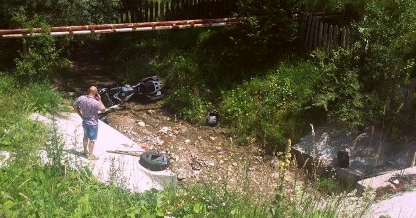 Motociclistul a căzut într-o râpă                                                                               FOTO: Arhivă