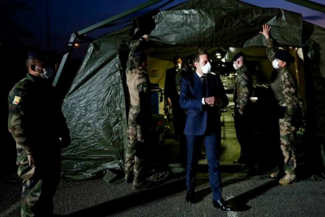 Preşedintele Emanuel Macron a vizitat un spital militar