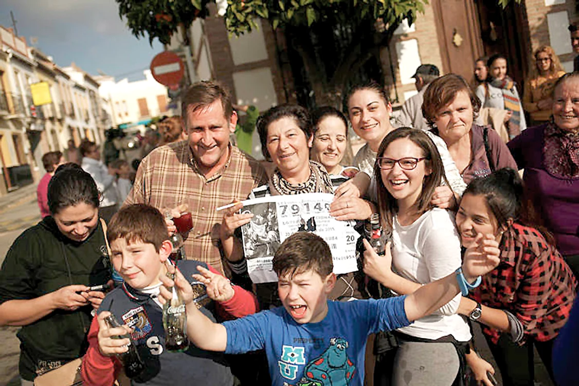 Câştigătorii premiilor au  declanşat fiesta pe străzile oraşului  spaniol Roquetas de Mar