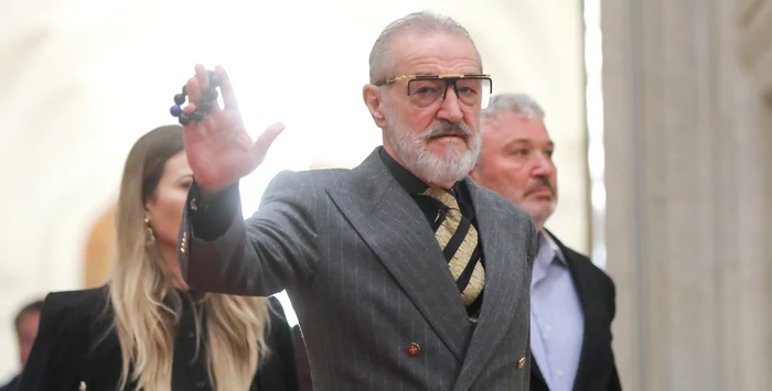 Gigi Becali a dat afară brutal trei jucători importanți din lotul FCSB. „Nu au ce să caute în cantonament”