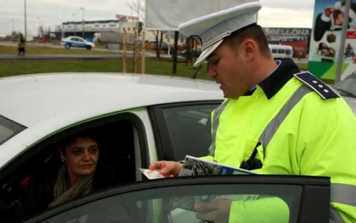 Poliţiştii de la Rutieră le-au dat indicaţii şoferilor