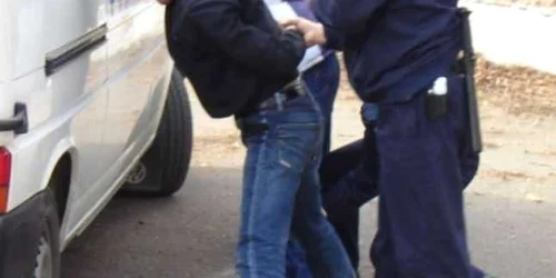 Şoferul a a lovit doi poliţişti de la Rutieră şi s-a făcut nevăzut