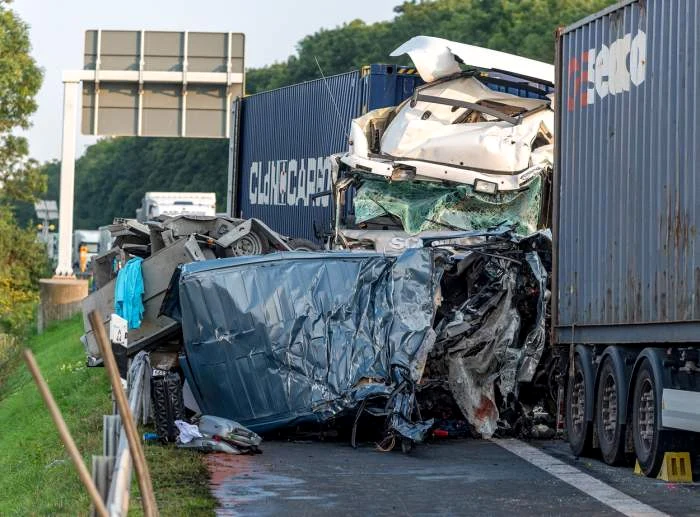
    În accident au murit 4 oameni și au fost rănite alte 10 persoaneFoto: Profimedia  