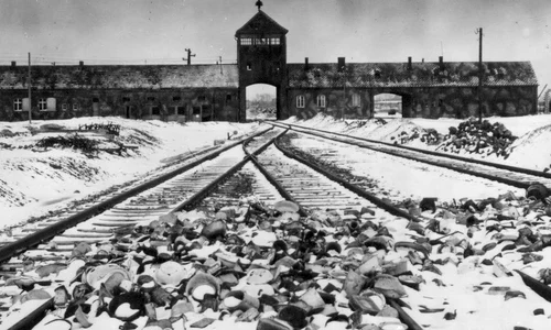15 iunie: A fost înfiinţat lagărului de exterminare de la Auschwitz, destinat iniţial oamenilor politici din Polonia jpeg