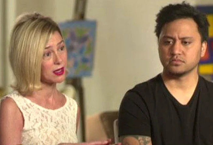 
    Vili Fualaau la 15 ani, ținând în mână un cadou pentru fiicele luifoto: Independent.co.uk  