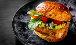 6 burger cu peste pane shutterstock 1765852424 jpg jpeg