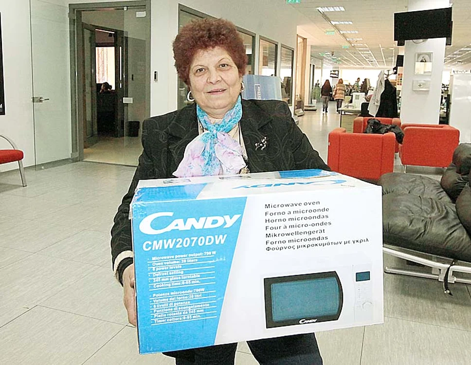 Polina Ciuceanu (63 de ani) se numără printre norocoşii care au câştigat un cuptor cu microunde