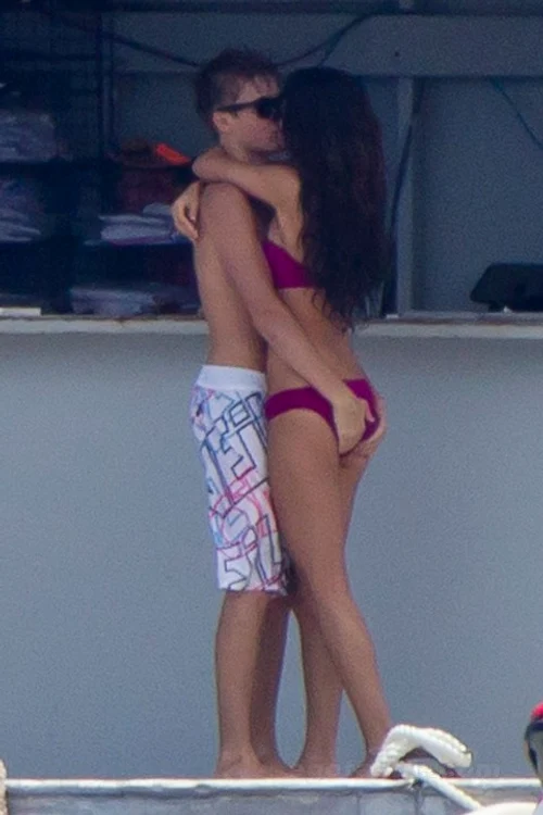 Justin Bieber şi Selena Gomez (FOTO EGOTASTIC)