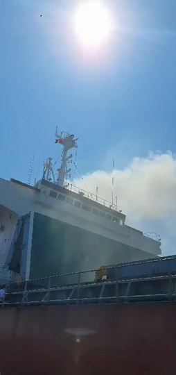 Incendiu la un vas în construcție în șantierul naval Midia. Patru persoane surprinse la bord VIDEO Incendiu la un vas în construcție în șantierul naval Midia. Patru persoane surprinse la bord VIDEO