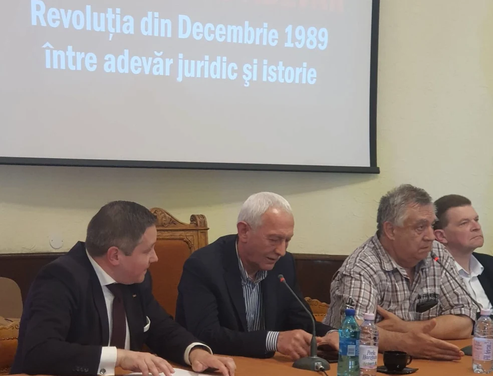 Istoricul Adrian Boda, Teodor Mărieș și Dan Voinea (de la stânga la dreapta) . FOTO: Remus Florescu