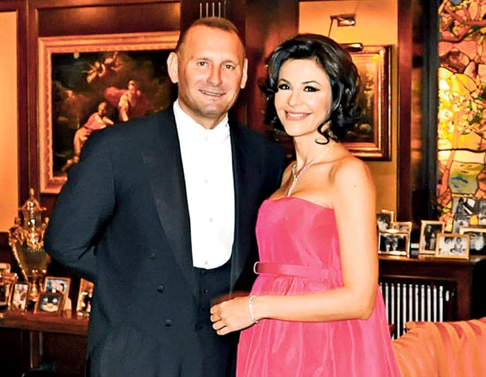 Adina Cataramă a fost alături de soțul său Viorel Cataramă când acesta și-a anunțat că va candida la prezidențiale
