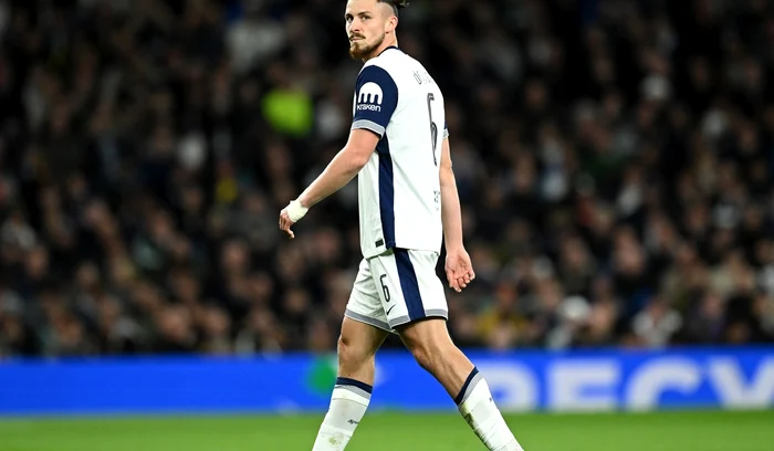 Radu Drăgușin, lăudat pentru prestația de la Tottenham Hotspur (FOTO: Getty Images)