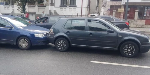 Carambol în Râmnicu Vâlcea cu cinci autoturisme Foto Adevărul