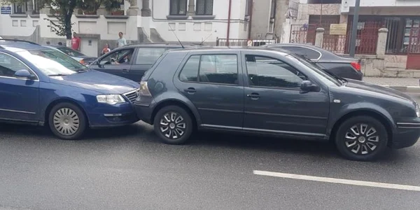 Carambol în Râmnicu Vâlcea cu cinci autoturisme Foto Adevărul 