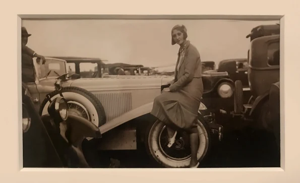 Renée Perle, fotografiată de Jacques-Henri Lartigue, circa 1930 (© Rob Corder / Flickr)