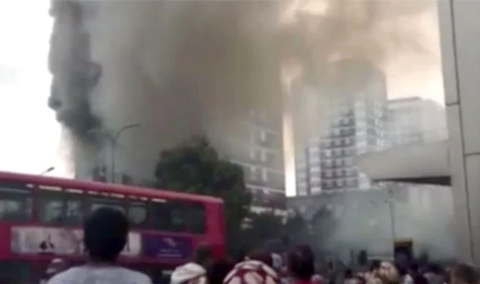 Incendiu puternic într-un bloc din LondraFoto: captură video