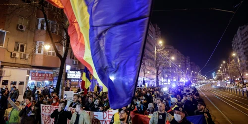 Proteste anti-restricţii covid - seara 4 - Bucureşti / 31 mar 2021 / FOTO Inquam Photos / George Călin