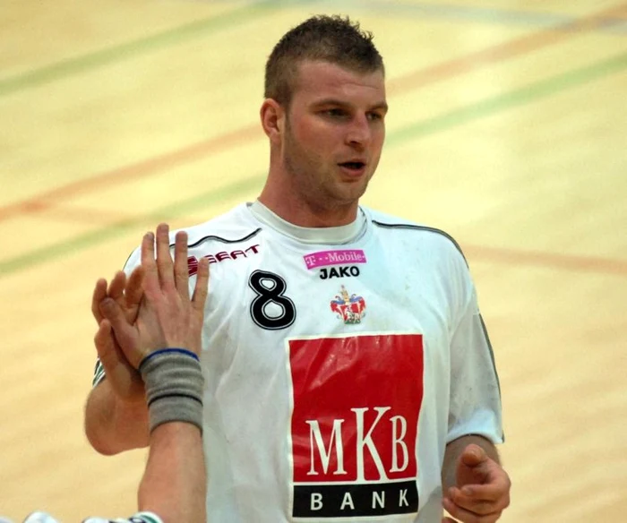 
    Marian Cozma, în tricoul lui Veszprem (Foto: Agerpres)  