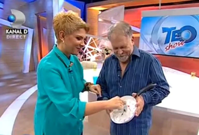 Teo şi Antonio dau impresia că flirtează la fiecare emisiune. (captură Kanal D)