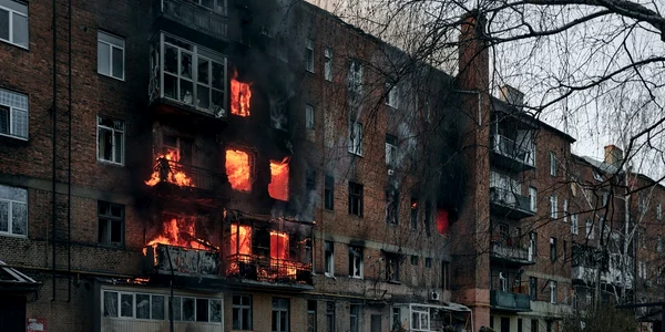 Bloc în flăcări în Bahmut, Donețk-Război Ucraina FOTO Profimedia