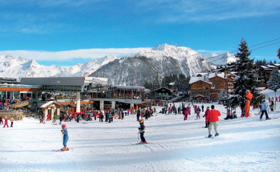 Șase schiori sunt daţi dispăruţi în apropierea muntelui Matterhorn din Elveția