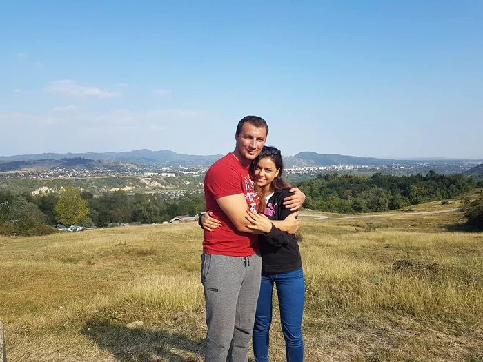 Pozele au adunat zeci de mii de like-uri pe reţeaua de socializare Facebook