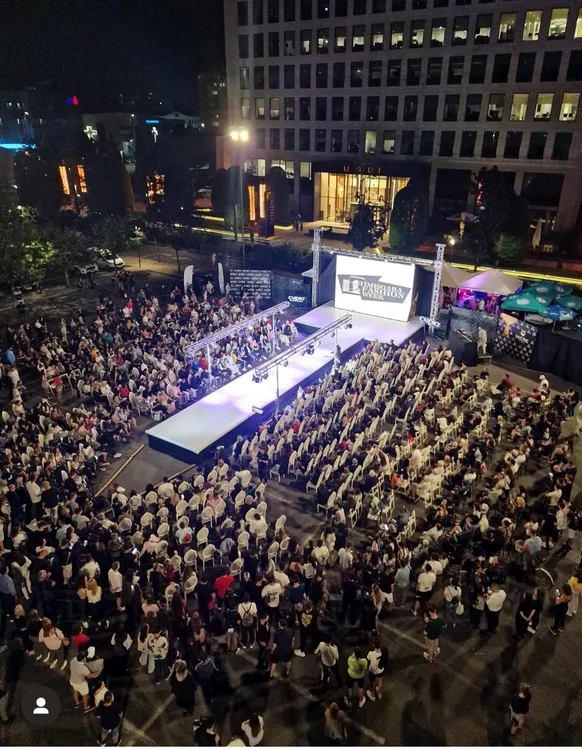 An de an, festivalul modei adună designeri de renume și mulți spectatori