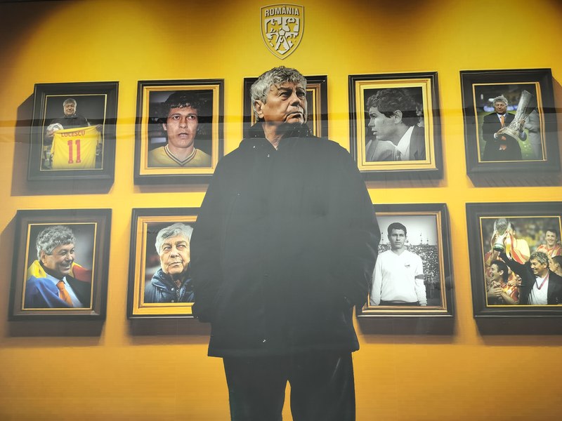 Când tribunele au amuțit, iar patima fotbalului s-a transformat în durere. Mii de oameni își iau adio de la Mircea Lucescu la Arena Națională