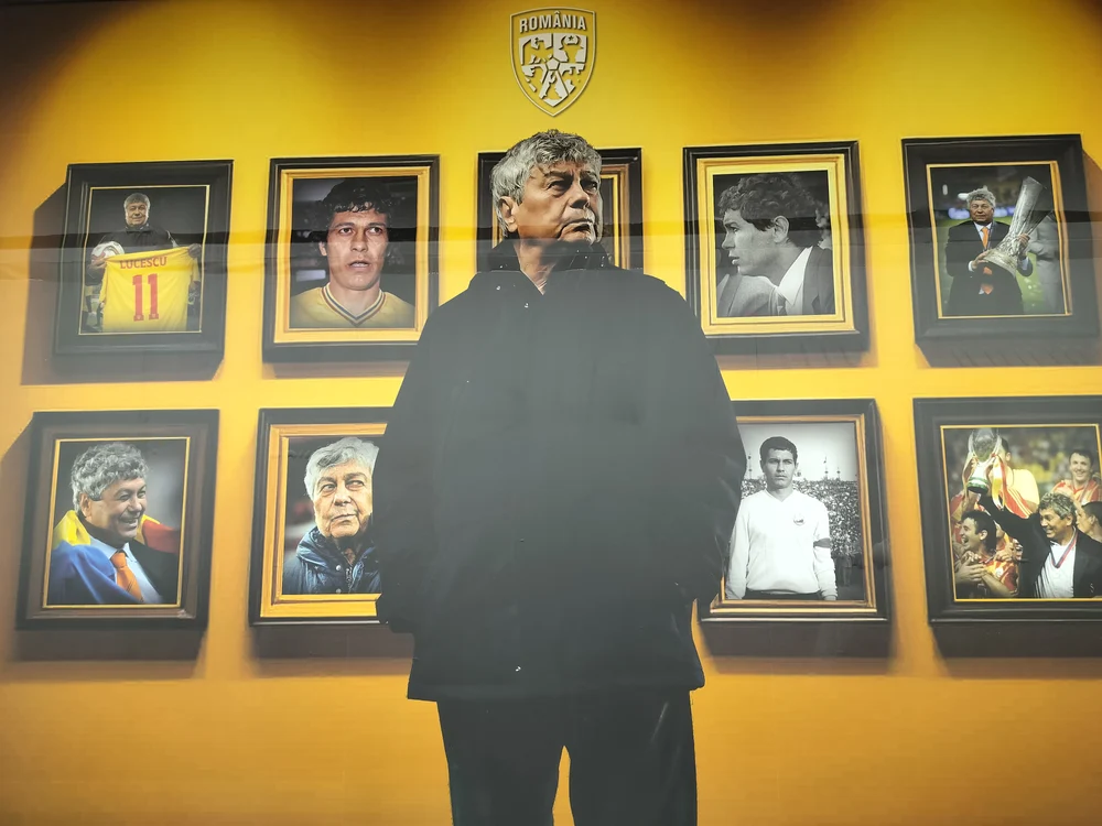 Când tribunele au amuțit, iar patima fotbalului s-a transformat în durere. Mii de oameni și iau adio de la Mircea Lucescu la Arena Națională