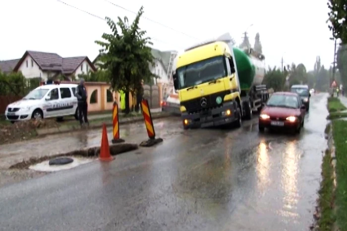 Drumul Naţional 71 se află în reparaţii de mai bine de un an de zile, iar constructorii au abandonat lucrarea din lipsă de fonduri