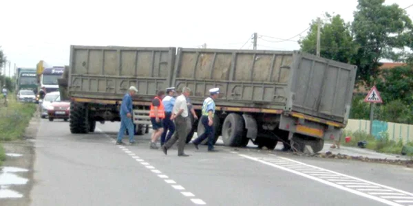 Accidentele rutiere ar putea fi reduse prin campanii de informare gândite de pietreni