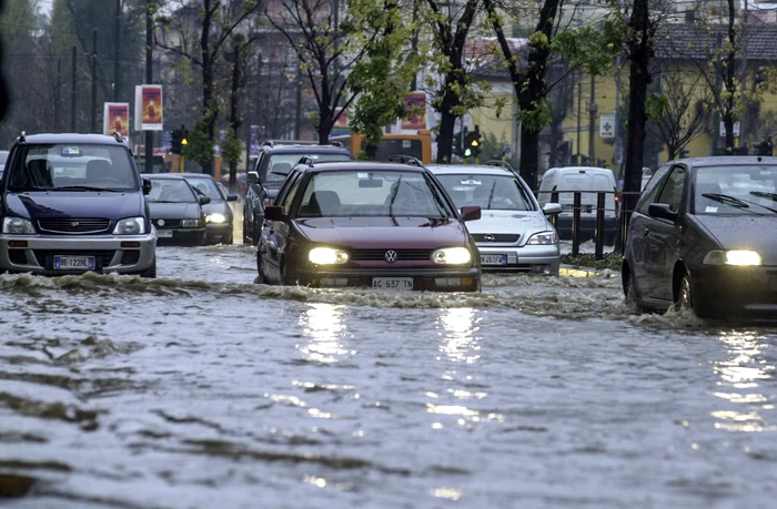 
    Meteorologii au emis o avertizare cod galben de ploi torențiale pentru mai multe regiuni din țarăfoto: Shutterstock  