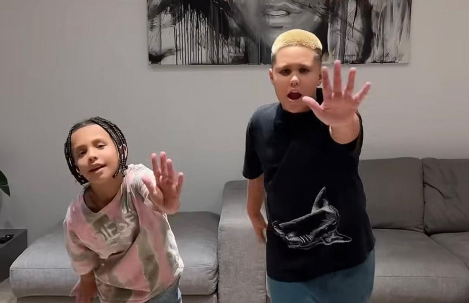 Piesa „Mamacita” a împărțit România în două. Sunt copiii lui Alex Velea victimele marketingului sau micii artiști ai noii generații?