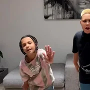  Băieții Antoniei și ai lui Alex Velea, Dominic și Akim, sunt pasionați de muzică