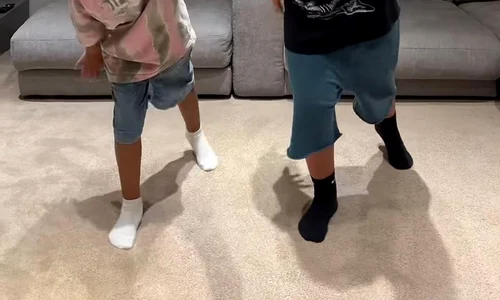  Băieții Antoniei și ai lui Alex Velea, Dominic și Akim, sunt pasionați de muzică