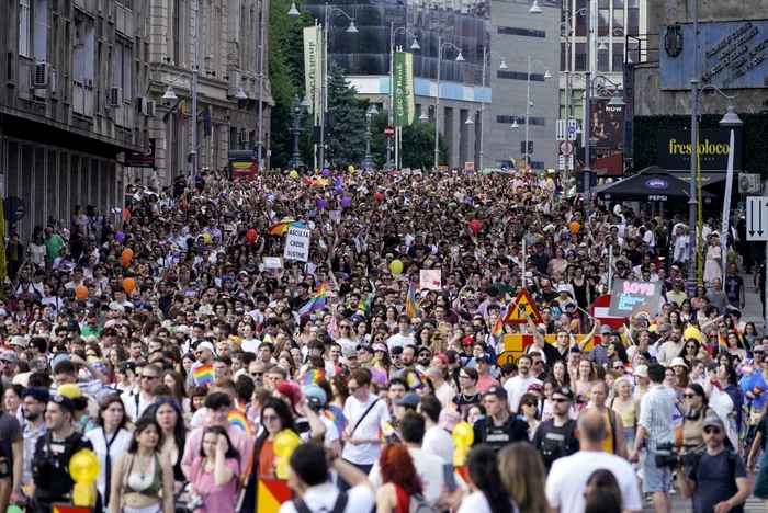 30.000 de oameni au participat la marșul Pride. Foto: Inquam/George Călin