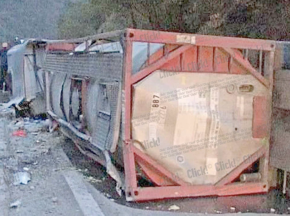 Cisterna răsturnată a blocat traficul aproape 12 ore